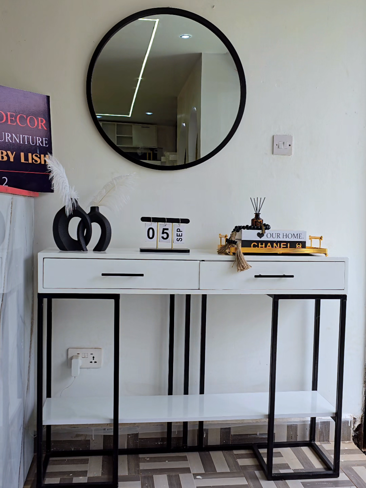 console table  with drawers 😍 ksh15,000 only ,round mirror ksh4,000 payment on Delivery within Nairobi  To order WhatsApp 0742256612