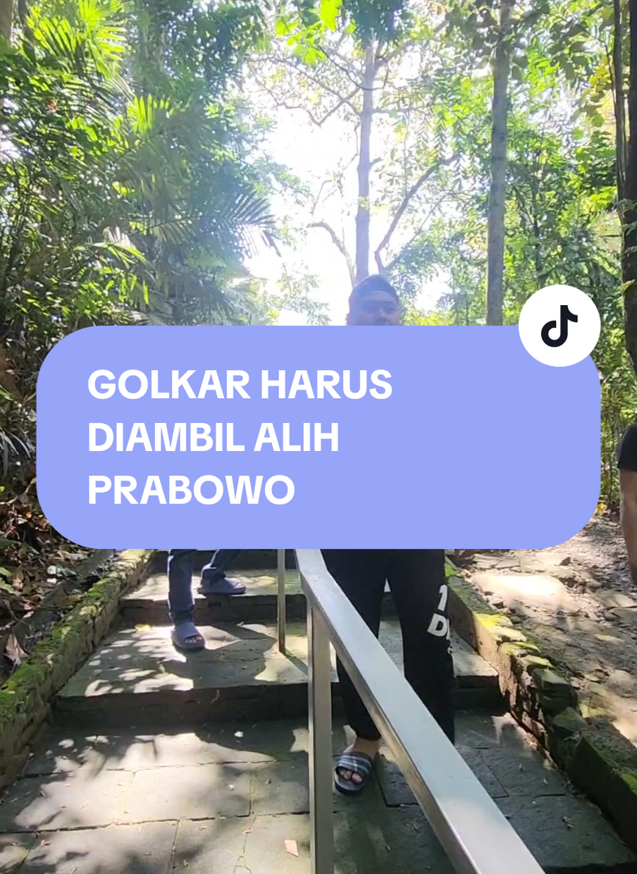 Wangsit dari Eyang Jambe Pitu: Bila Presiden Prabowo ingin pemerintahannya selamat, sukses, dan lancar, ia harus mampu mengendalikan pohon beringin bernama Golkar. Kuncinya ada pada sosok pemimpin dari tanah Jawa, kaki Gunung Selamet—Purbalingga, Banjarnegara, Banyumas, Cilacap, hingga Purwokerto. Dari sanalah energi bumi akan menuntun kekuasaan menuju keseimbangan. 🌳 #WangsitJambePitu #Prabowo #Golkar #PohonBeringin #GunungSelamet