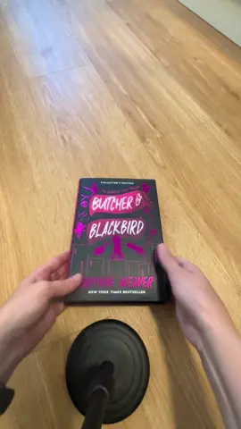 Just after the first few pages I knew this would be a favorite.  Just wow, I love the way Brynne writes, and I will totally read more from her. So detailed book, with dark themes, but I loved that it also had humor. It never felt boring to read it, time passed way to quickly while reading. Can’t wait to get Larks story! I’m so happy I decided to get the collector’s edition, because this will stay in my bookshelf forever! I highly recommend this book❤️👌 @Brynne Weaver  #BookTok #boktok #bookrecommendations #fyp #fördig 
