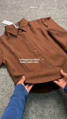rekomendasi kemeja whispie fitted dengan motif stripe yang cakep banget! Jangan sampe kehabisan cek keranjang kuning sekarang ya! #fyp #beranda #tiktok #OOTD #outfitideas 