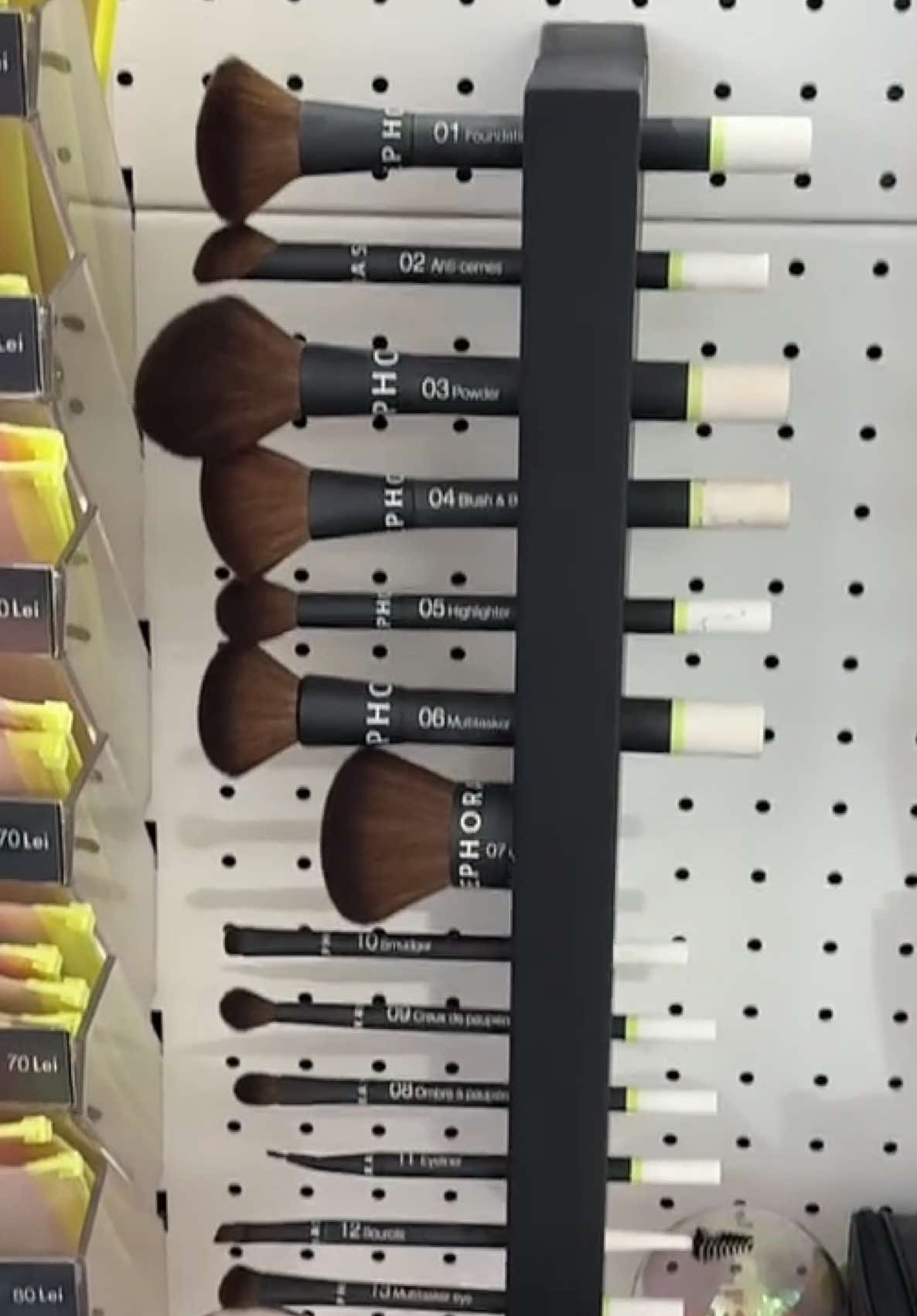 Secretul unui makeup flawless? 👀 Totul începe cu pensulele potrivite. ✨💃 #SephoraRomania #sephoracollection #brush