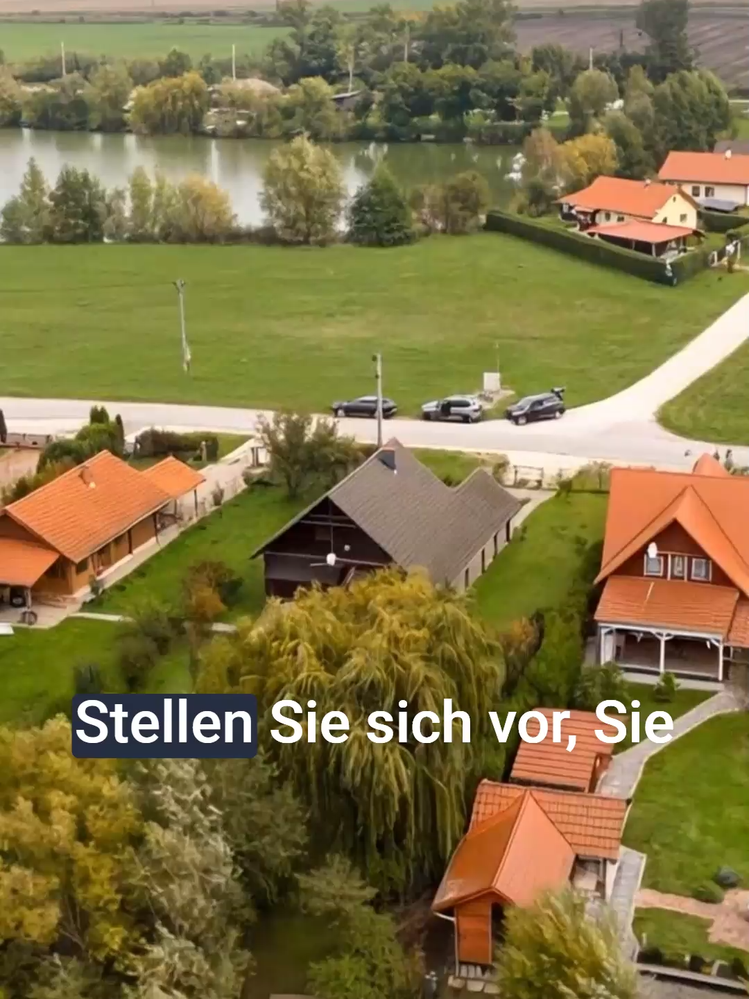 Ihr Haus kaufen Ungarn – mit Tour 🏡 Haus kaufen Ungarn: Entdecken Sie dieses Häuschen direkt am See in Westungarn, einen Steinwurf von Österreich!  💡 Schauen Sie die Tour an und finden weitere Daten und Bilder hier: https://ungarn-immobilien.ch/haus-33776 Da hier immer wieder die Preisfrage kommt: Eine nackte Zahl ohne alle Daten und Informationen ist irreführend. Deshalb Details und Preis auf der url des Hauses nachschauen.  #HausKaufenUngarn Dieses renovierte Haus in Hövej bietet: •	Wohnfläche: 80 m² •	Grundstücksgröße: 1012 m² •	Schlafzimmer: 2 •	Bäder: 2 •	Wohnzimmer: 1 •	Küche: 1 Fragen? Rufen Sie uns noch heute an oder schicken Sie ein e.mail. 📞   Kontakt: Dr. Peik Langerwisch Consulting, Habüelstrasse 34, CH-8704 Herrliberg •	Tel: +41 79 227 9631 (CH, Roaming-Gebühren) •	Tel: +36 30 438 9476 (EU, ohne Roaming) •	E-Mail: info@ungarn-immobilien.ch Wir sprechen auf beiden Linien deutsch und englisch, per mail auch ungarisch. 🌐 Folgen Sie uns für weitere Häuser in Ungarn: Webseite: https://ungarn-immobilien.ch/haus-kaufen-ungarn Facebook: https://www.facebook.com/ungarnimmobilien.ch Instagram: https://www.instagram.com/ungarnimmobilien.ch/ X (twitter): https://x.com/UngarnC Telegram: https://t.me/ungarnimmobilien Youtube: https://www.youtube.com/@Ungarn-Immobilien Tiktok: https://www.tiktok.com/@ungarnimmobilien.ch 🎥   Abonnieren Sie für Updates! Makler-Tipp: Vorsicht bei YouTube-„Experten“ zu Immobilien! Nicht alle Infos sind rechtlich korrekt. Verifizieren Sie mit einem seriösen deutsch-sprechenden Makler oder Anwalt. #hauskaufenungarn #ImmobilienUngarn