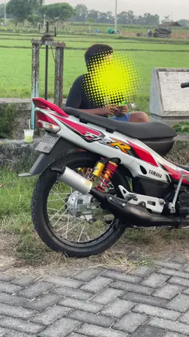 Inpo es#KMTSTLY #fyp #foryou #blitar24jam #fizr_2stroke 