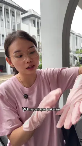 Sarung tangan anti UV bahan sutra es (ice silk) yang adem dan nyerep keringet! Lemes ga kaku dan ga licin kalau mau ngegas. Kesukaan pemotor ini mahh #sarungtangan #sarungtanganmotor 