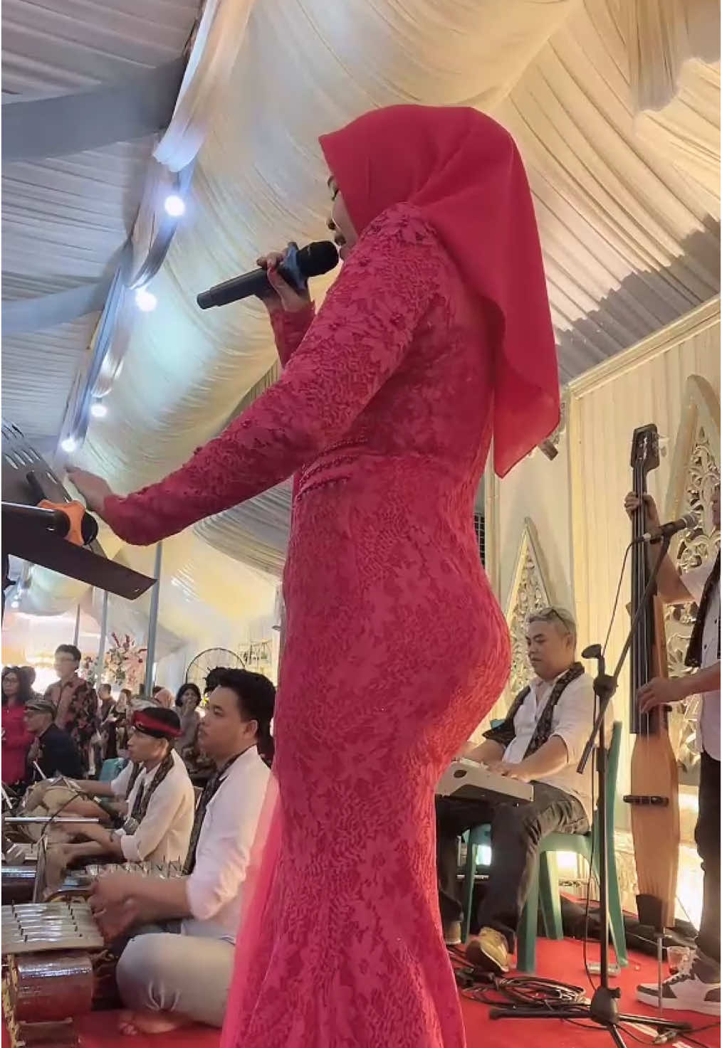 #tiktoklive #livehighlights #lestari #campursari #weddingsinger #singerhijab #cover 