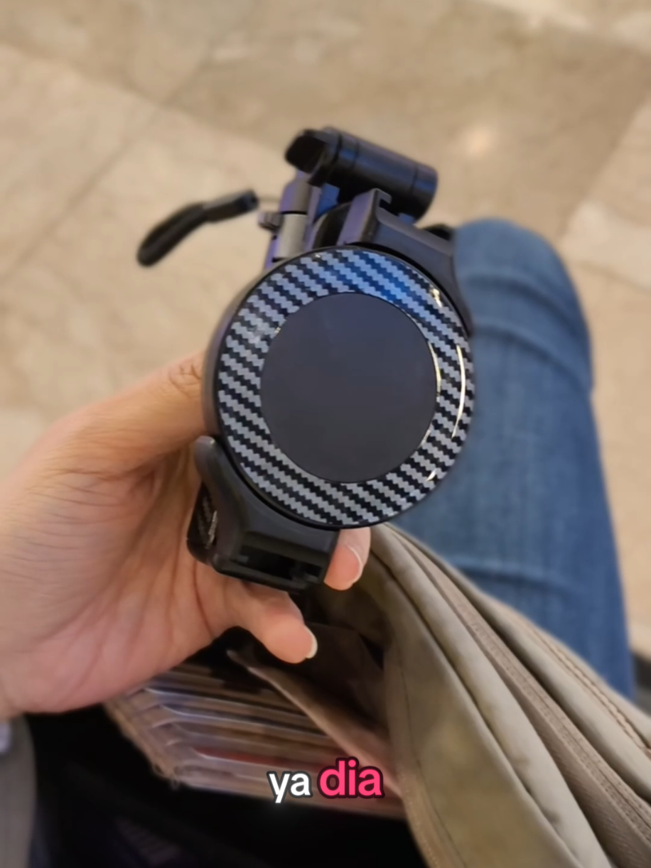 LENYES LPH118, mini Handgrip versi terbaru, ada Magsafe, ada jepit untuk handphone juga. multifungsi bisa jadi handgrip, tongsis, Dan Quadpod.  #lenyeslph118 #handgrip #lenyes #tongsis #quadpod 