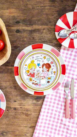 Mix & match made in heaven🎀 De Everyday Stripes is een collectie om eindeloos mee te combineren. Van doordeweeks diner tot feestelijke brunch, deze strepen matchen altijd!🌈  Every line, every time, everyday 🩷 #blondamsterdam #mixandmatch #servies #tafelstyling #tablescape 