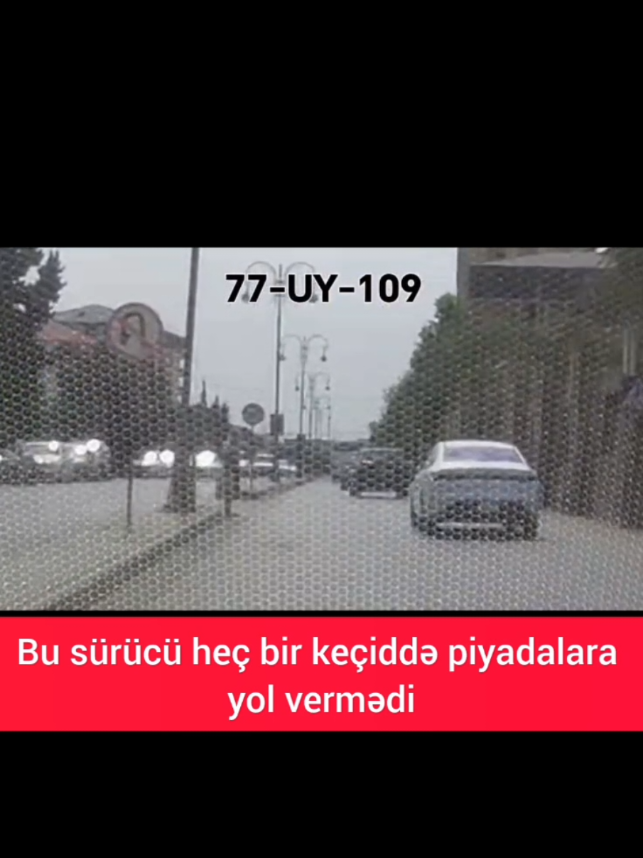 Xırdalan şəhərində yol hərəkəti qaydalarını pozan sürücü kameraya düşüb. Avtosfer.az xəbər verir ki, hadisə Heydər Əliyev prospektində baş verib. Belə ki, 77-UY-109 dövlət nömrə nişanlı “BYD” markalı avtomobilin sürücüsü piyada keçidində dayanmış digər maşının yanında sürətini azaltmadan yoluna davam edib. Bu zaman piyadaya yol verməyərək təhlükə yaradıb. Bundan sonra sürücü eyni qayda pozuntusunu növbəti keçiddə də təkrarlayıb. Videoda aydın görünür ki, bir qadın keçidin ortasında dayanaraq avtomobillərin ona yol verməsini gözləyib, lakin sürücü yenə də piyadaya məhəl qoymadan hərəkət edib. #öneçıkar #kesfet 