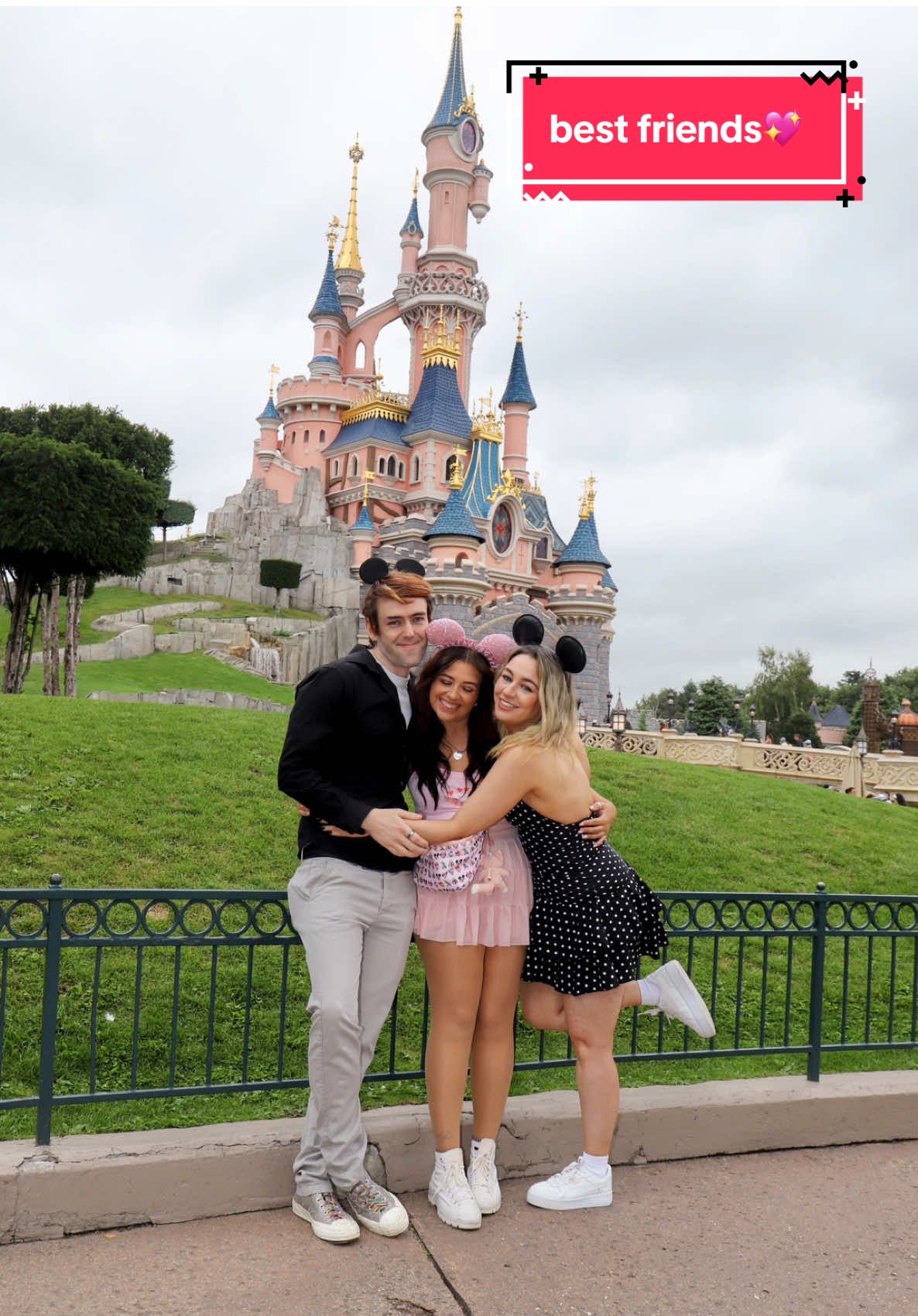 friends are soulmates too🤍 #disneytrip #disneylandparis #friendship #soulmatefriendship #healingjourney  @Digi-destinedude @hayleylouisem  