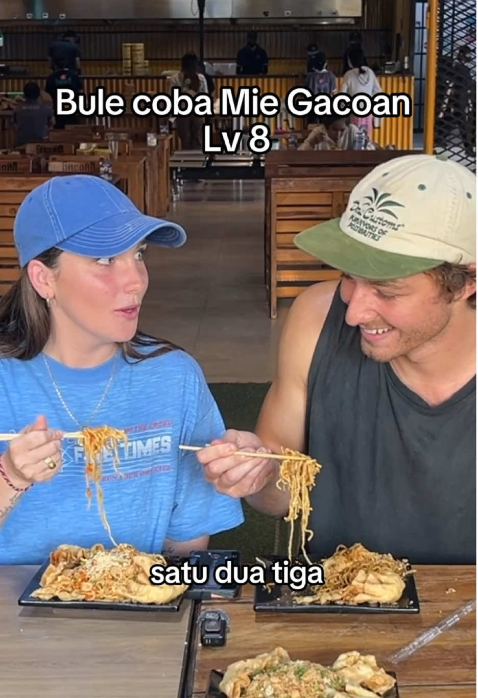 Mie Gacoan Level 8? Siapa takut??!!! 😎👍🏻@hamish NV  #fyp #bule #kuliner #bali #fyppppppppppppppppppppppp 