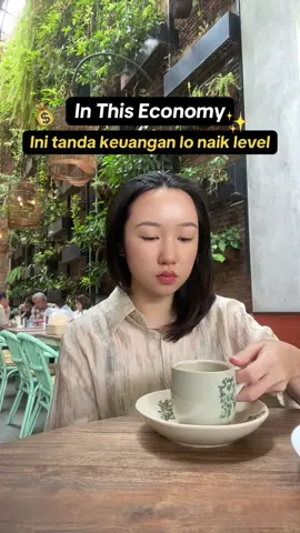 Keuangan naik level itu bukan cuma dengan punya tabungan banyak.  Bayangin, kita udah nabung 5 tahun, tiba-tiba keluarga kena sakit berat dan butuh biaya ratusan juta? Ini Tanda Keuangan kita Naik Level Bukan cuma gaji naik, tapi juga cara lo ngatur duit makin dewasa. ✅ Udah bisa bedain kebutuhan & keinginan ✅ Punya tabungan rutin ✅ Mulai investasi buat masa depan ✅ Dan… sadar kalau asuransi itu fondasi keuangan Percuma tabungan & investasi kita gede, kalo sekali sakit berat ujung2 nya balik lagi ke Nol. Fondasi keuangan itu harus kuat dulu, biar mimpi kit berdiri kokoh di atasnya. 🏗️💰 #ceritakeuangan #belajarkeuangan #konsultasikeuangan #ceritasuransi 