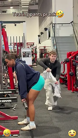 Tearing pants 👖 prank 🤣🤣#usa #funny #prank #funnyprank #tiktok 