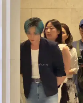 LEE KNOW AT RUN TO YOU PREMIER (250905) All the drama we had about losing Blue Know....  Turns out it's just a hair spray 🤡  #straykids #fypシ #leeknow #fyp #skz 