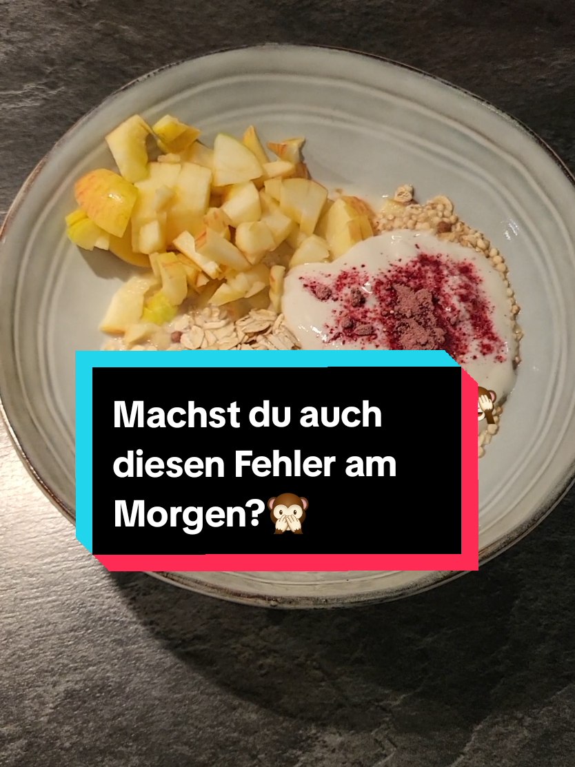Frühstück macht den Unterschied! Die meisten frühstücken zuckrig – Brötchen, Saft, Marmelade… 🚫 Ergebnis: Dein Blutzucker schießt hoch, fällt danach schnell ab 👉 Heißhunger & Müdigkeit. 👉 Wenn du stattdessen Protein (z. B. im Müsli) einbaust, passiert Folgendes: Dein Blutzuckerspiegel bleibt stabiler 🩸 Du bist länger satt & weniger snack-anfällig 🙌 Dein Körper verbrennt leichter Fett, weil Insulinspitzen vermieden werden 🔥 Wenn du mit wenig Zeit gesünder abnehmen willst, folg mir – hier kommen jede Woche Tipps, die du sofort umsetzen kannst. #blutzucker #abnehmen #abnehmtipp #abnehmfehler #abnehmenalsmama 