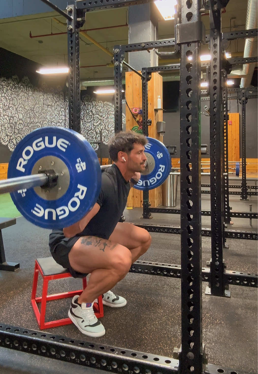 200 reps. 10 sets. Most stop at 100… I don’t. 💥 Would you push through all 200? 👀🔥 “Follow for daily FitOver40 grind 💪” ⸻ #SquatChallenge #LegDayEveryday #MensPhysique #FitOver40 #NYCFitness