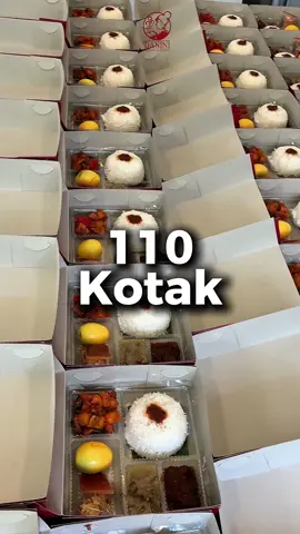 🙂‍↕️Apapun kondisinya Danini berkomitmen untuk memberikan hasil terbaik dan mengantarkan kepada Anda tepat waktu.🕖 🫡Pelanggan yang mengedepankan rasa aman selalu percayakan Danini untuk penyediaan Snack dan Makanan. Tag rekan kerja Anda agar Danini hadir di Kantor anda.🏙 #NasiCampurJakarta #MakananKantor #MakanSiangJakarta #NasiCampurViral  #KulinerJakarta 