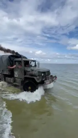Expedição Lagoa dos Patoso. #AdventureTruckBrasil #truckdriver #lagoadospatos #praiacassino #reoamerican 