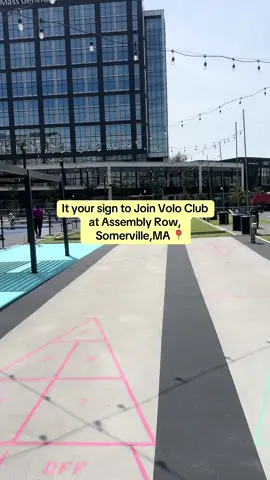 Looking for something else to carry out your fitness other than your local gym? 🏋️‍♂️ Check out Volvo Club at Assembly Row! 💪 They got volleyball, cornhole, pickleball, and plenty of relaxing lounge areas to chill after. 🌟 #AssemblyRow #BostonThings #StayActive 