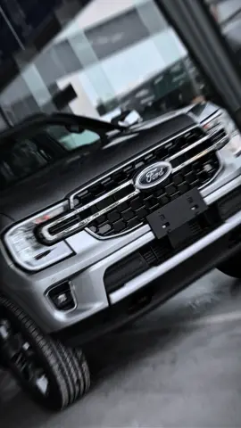 FORD EVEREST TITANIUM 4x2 | Màu Bạc Metallic - Tháng 09 ! Chiết khấu tiền mặt + Tặng gói Dán Phim Cách Nhiệt 3M Cao Cấp.