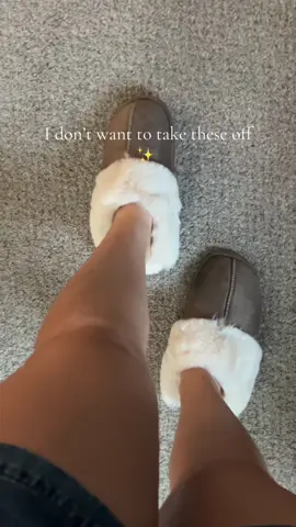 ✨ “Step into comfort because every journey begins with the right pair of slippers.” #CozyVibesOnly #SlipperStyle #ComfortFirst #HomeEssentials 