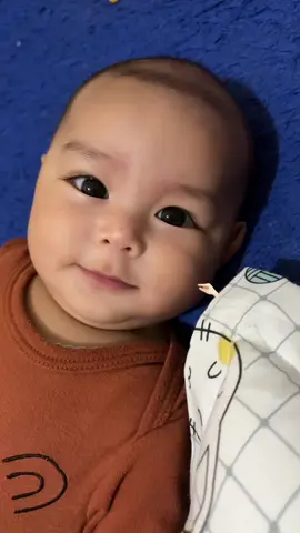 masyaallah tabarakallah, ciwit bayik 🤏🏻 semakin pinter ngoceh 🫶🏻 #baby #bayi3bulan #baby3month 