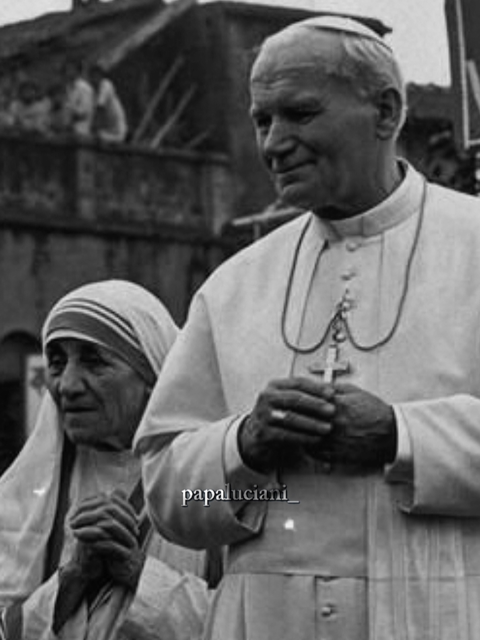 Friendship made in heaven 🥹🤍 Today is the Memorial of St. Mother Teresa of Calcutta 🙏🤍💙  #catholic #saint #janpawel2 #motherteresa #friendshipgoals 