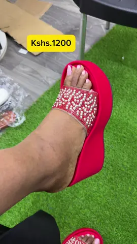 Kshs.1200 wholesale & Retail Kshs.1599. Size 36-41 Call/WhatsApp O796I32452# #platformshoes #nairobitiktokers #leemzwholesalers #women #heels 