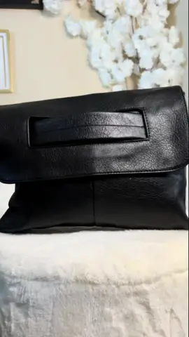 The Perfect Statement Handbag For An Outing #clutch #handbag #statementpiece #fashionbag #fallfashion 