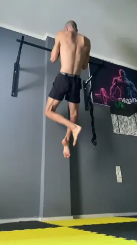 Explosive pull ups #gym #Fitness #fitnesstiktok #testosteronebooster #gymnastics 