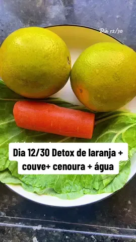 Dia 12/30 do meu Detox30Dias 🌱🍊 Hoje o suco é de laranja + couve + cenoura 🥕 👉 Energia, imunidade alta e muito frescor ✨ Você tomaria esse suco agora de manhã ☀️ ou à noite 🌙?” 👉 Comenta SIM se você ama suco de laranja! . . . . . . #sucoverde #sucodetox #receitasaudavel #bemestar #autocuidadofeminino 