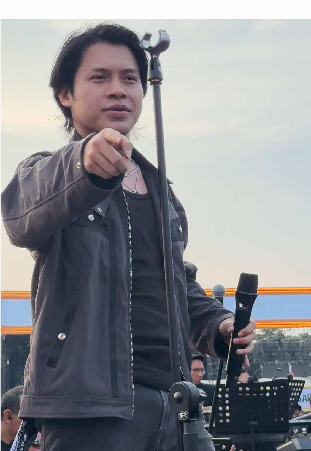 waduh #ronyparulian #pestapora #rockestra 