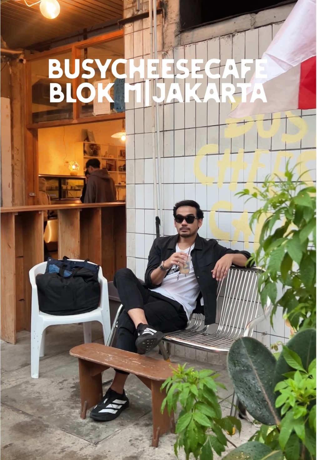 Cheese cake di Blok M! GAS|Go with Adjie Satyaji 📍 @busycheesecafe - Pasaraya Melawai, Blok M, Jakarta Selatan Salah satu tempat yang viral di Negara Blok M. Sekarang warga sudah bisa menikmati dengan santai tanpa harus ngantri yang terlalu panjang lagi.  A slice cheese cake + kopi susunya, best combo sih! Affordable pula.  Wajib di mampirin klo lagi masuk ke negara ini ya 😁 Beberapa footagenya burem, lupa ngelap apa efek ngembun kena ujan. Atau memang didalamnya memang minim cahaya. 😁 maaph. #blokm #jakarta #cafe #cafehopping #coffee     