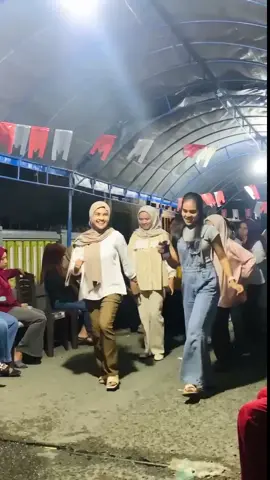 @_nzwx_ terdepan 🙄🤣 #jogetviral #ambonpride🏝🔥 #fypシ゚ #ambonpride🏝🔥fypシviral #viraltiktok 