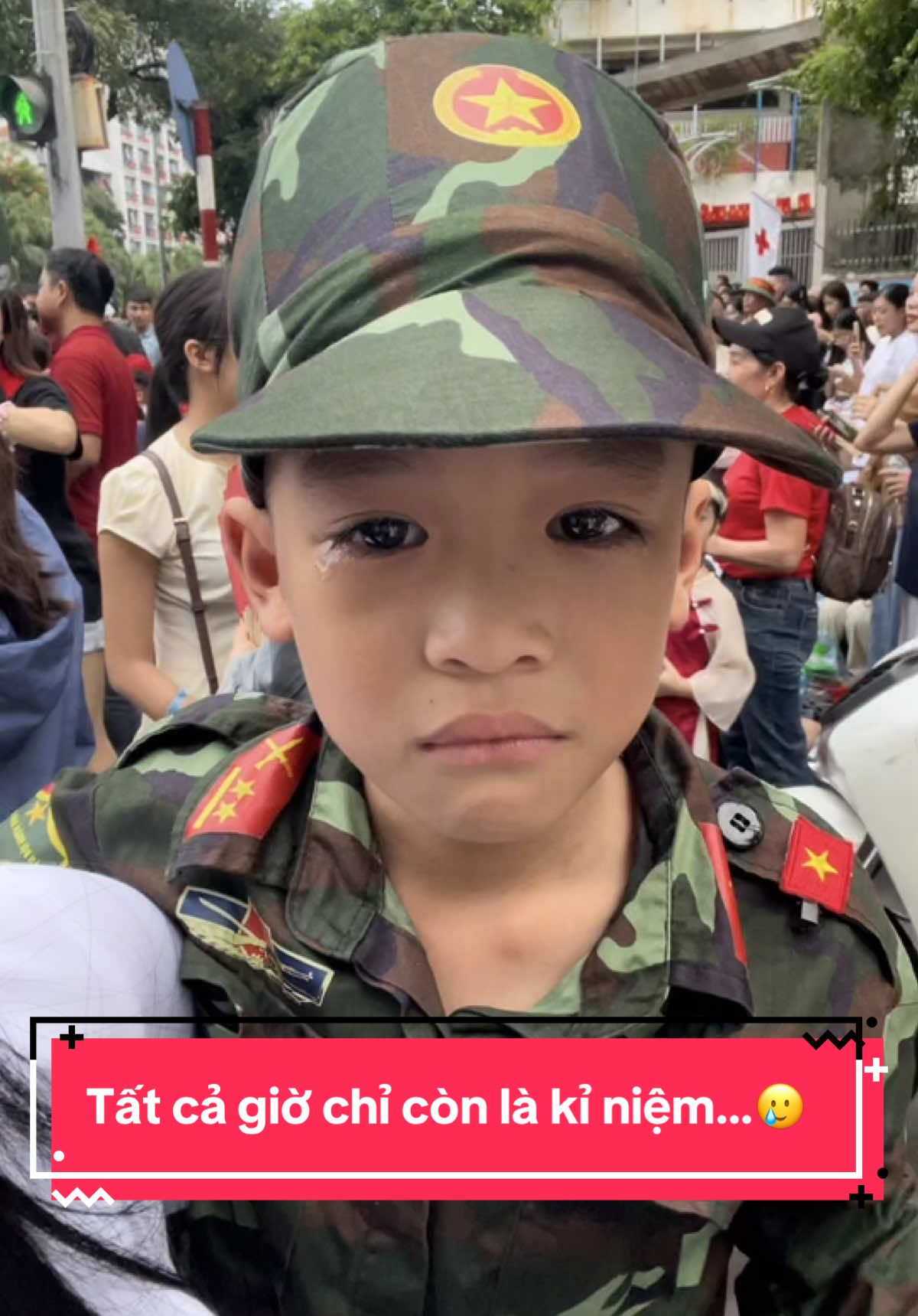 Tất cả giờ chỉ còn là kỉ niệm.. Một kỉ niệm đẹp,một niềm tự hào,một tuổi thơ thật đặc biệt và đáng nhớ nhất mà không phải ai cũng có được…❤️ Nhưng nỗi buồn biết bao giờ mới nguôi…🥲  @Duy Anh🍀  #xuhuong #viraltiktok #kiniem #a80 #khoitruongnhiduyanh #hanghan 