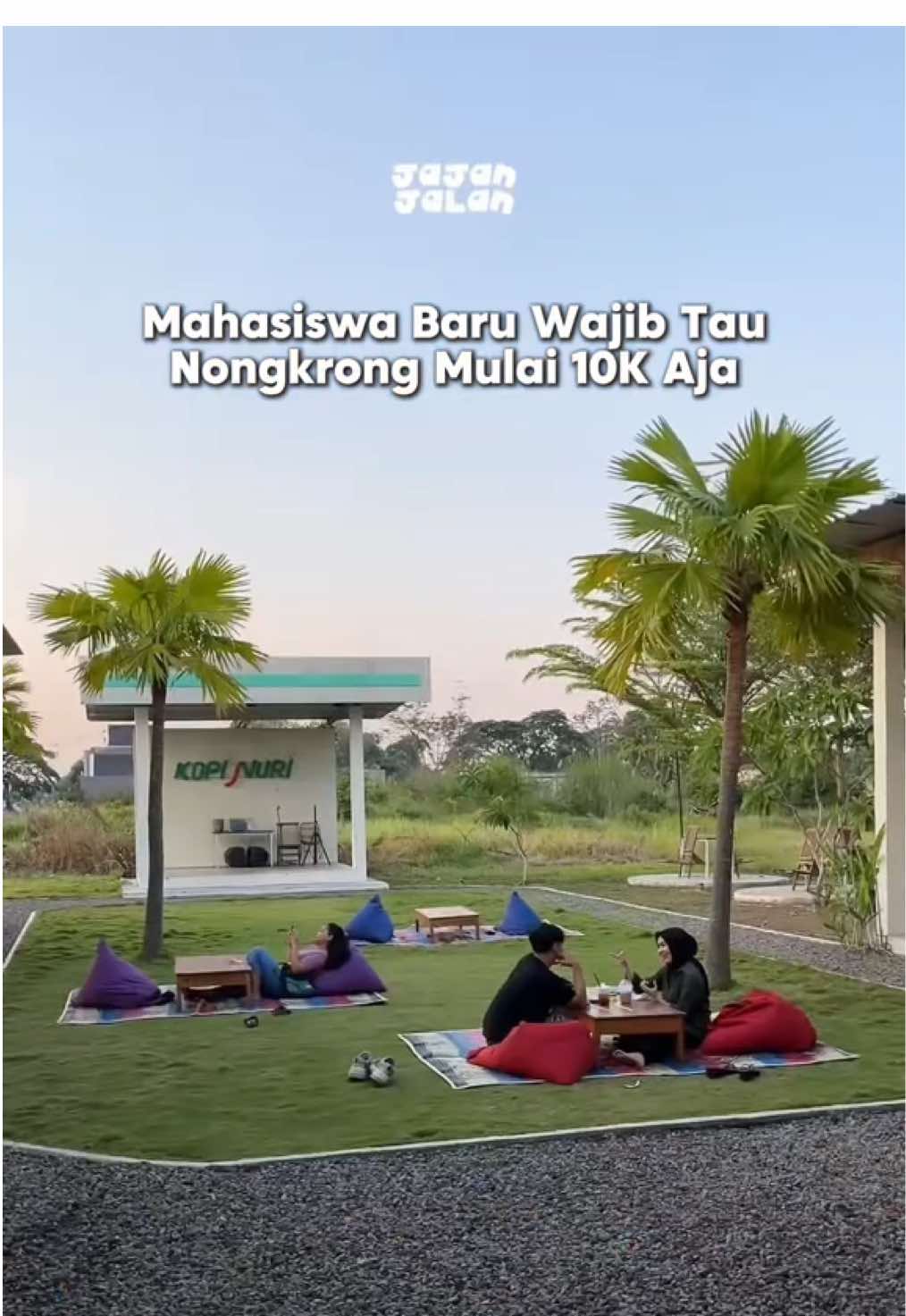 Siap menyambut mahasiswa baru dengan paket super hemat ? Solusi nih buat kalian yg suka nongkrong, atau nugas di cafe seharian Selain tempatnya yg luas dan nyaman, banyak colokan, dan banyak pilihan ngopi Menu makanan disini juga affordable lho, hemat dan sesuai dengan kantong mahasiswa Dijamin kalo disini bakal betah karena ngga perlu repot lagi cari menu makan sebelum ke cafe  Tempat nya humble, kalian juga bisa sambel liat sunset kalo kesini pas sore Ada ruangan ac buat kalian yg kudu banget dapet suasana yg adem dan tenang  Atau outdoor dengan angin sepoy sepoy  @Kopi Nuri Area Solo  #promoseruweekend #solo #soloraya #solo24jam #kulinersolo #coffeeshop #coffeeshopsolo 