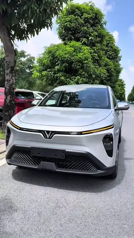 Màu Bạc đẹp quá, chắc đẹp nhất trong loạt màu của LIMO GREEN luôn ấy - Bên em đang sẵn xe Limo giao luôn nhiều màu nhé các anh chij oiw, không phải chờ đợi gì cho mệt 👍👍 #xuhuong #VinFast #LimoGreen #vinfastlimogreen