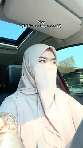 Temenin sampe ga ke undangan sendiri ya 😜