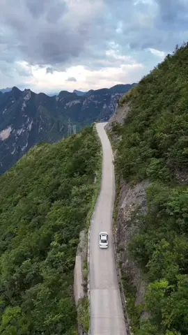 If you ever feel tired, take a break from life and go for a walk. You'll always find a beautiful view that touches your soul and heals your mood! #Wushan#Recording the Beauty of My Hometown#Scenery in the Mountains