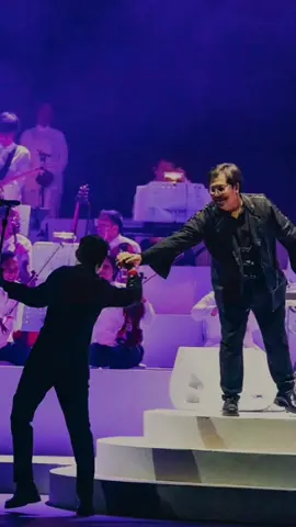SO PROUD OF YOU RONYY🥺🥺 pastii senang dan bangga bangett yaa ronn sama diri sendiri sudah berada titik inii?kamu layak ko dapat semua mimpi' kamu.om Erwin terimakasih kesempatannya untuk rony ikut berkolaborasi dengan rockestra di pestaporaa🙏🙏 #ronyparulian #erwingutawa #fyp 