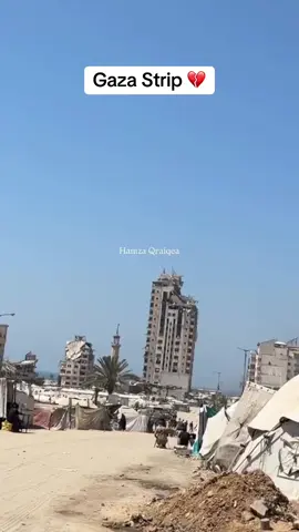 ‏كارثة تحدث الآن في مدينة غزة ‏الجيش الإسرائيلي بدأ بقصف المباني العالية في المدينة، وأعلن عن بداية مرحلة جديدة تهدف لقصف جميع المباني العالية . وزير الدفاع الإسرائيلي يصرّح: “نفتح أبواب الجحيم الآن في غزة”. ‏هذه المباني العالية تؤوي مئات الآلاف من العائلات #غزة #gaza 