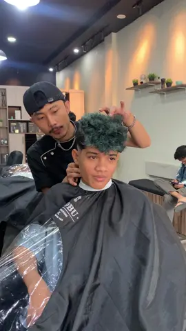 Masih bersama dokterrambut.id🤩#mid #midfade #trending #fyppppppppppppppppppppppp @Nata_Hairstyle 
