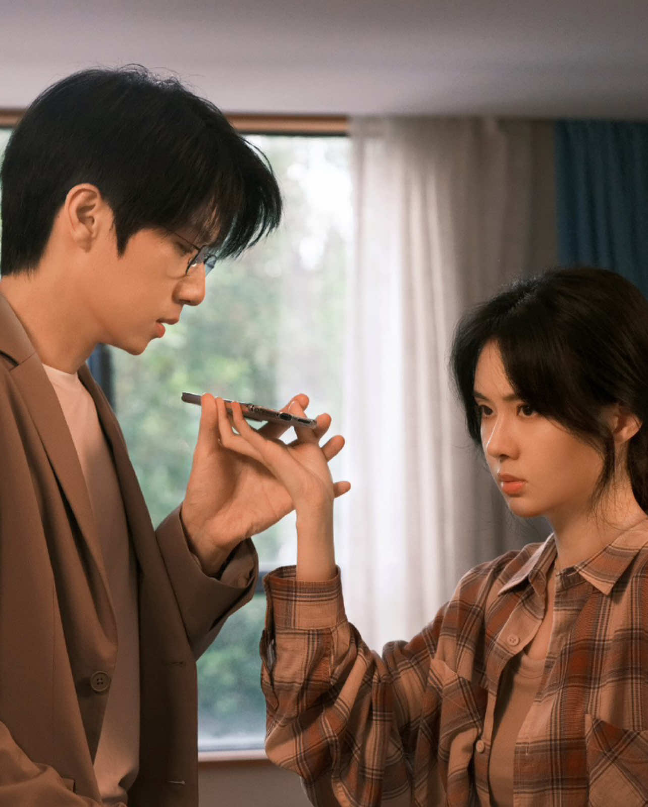 #twelveletters: laughs in sadness, kinda want a series with yunian finding shen cheng!  scenepack: @xkdramascenes  i/b: @ary & overlay @hani  #cdrama #zhenghehuizi #renyoulun  #十二封信 