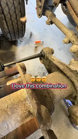 This tool make brake jobs fun again 😂😂😂 #mechanic #newtools #dieselmechanic #truckmechanic #mechanictools  1) SUNEX (SX2302)  Long Barrel Air Hammer 2) Truck Anchor Pin Bushing Driver Part No.: 29090  @SUNEX Tools @Lisle Corporation 