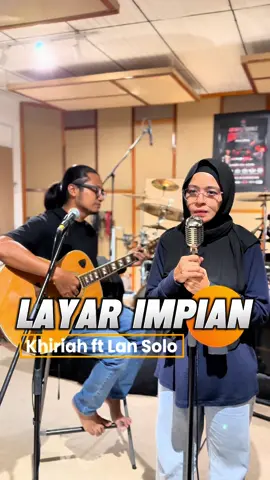 Dah boleh layan FULL.. yeayyy! 😍 Ramai yang tak percaya kak nor @khiriah17 boleh menyanyi.. macam @ellaaminuddins woooo.. ratu rock negara! 👸🏼 Apapon tq kakakku sudi join #SukarokS 🎙️!  Kak Noor memang terbaekkk.. jadi apa lagu kita NEXT..??? 🙈 Korang sajes plishhhh..  #noorkhiriah #khiriah17 #sukasukakaroks #lansolo 