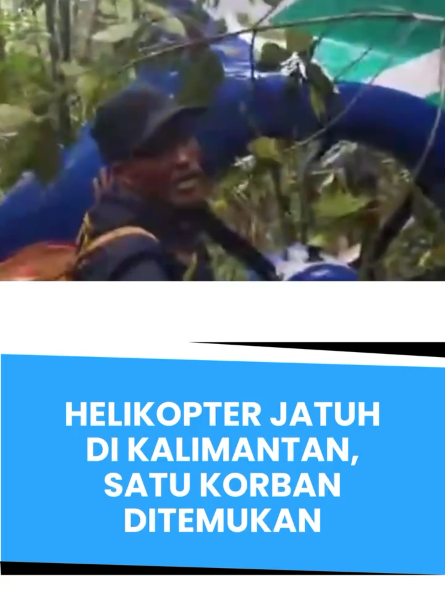 Helikopter Airbus BK117 D-3 milik Eastindo Air ditemukan jatuh di hutan Mantewe, Tanah Bumbu, Kalimantan Selatan, Rabu (3/9), setelah hilang kontak sejak Senin. Satu korban meninggal dunia ditemukan sekitar 100 meter dari lokasi bangkai helikopter. Evakuasi terkendala cuaca buruk dan medan sulit. Lebih dari 200 personel gabungan dikerahkan, dibantu lima helikopter untuk pencarian dan evakuasi. 🎥 Source: VT/rizawhyd12, kalimantanpostonline #Helikopter #TanahBumbu #BanuaBerduka #BeritaKalsel