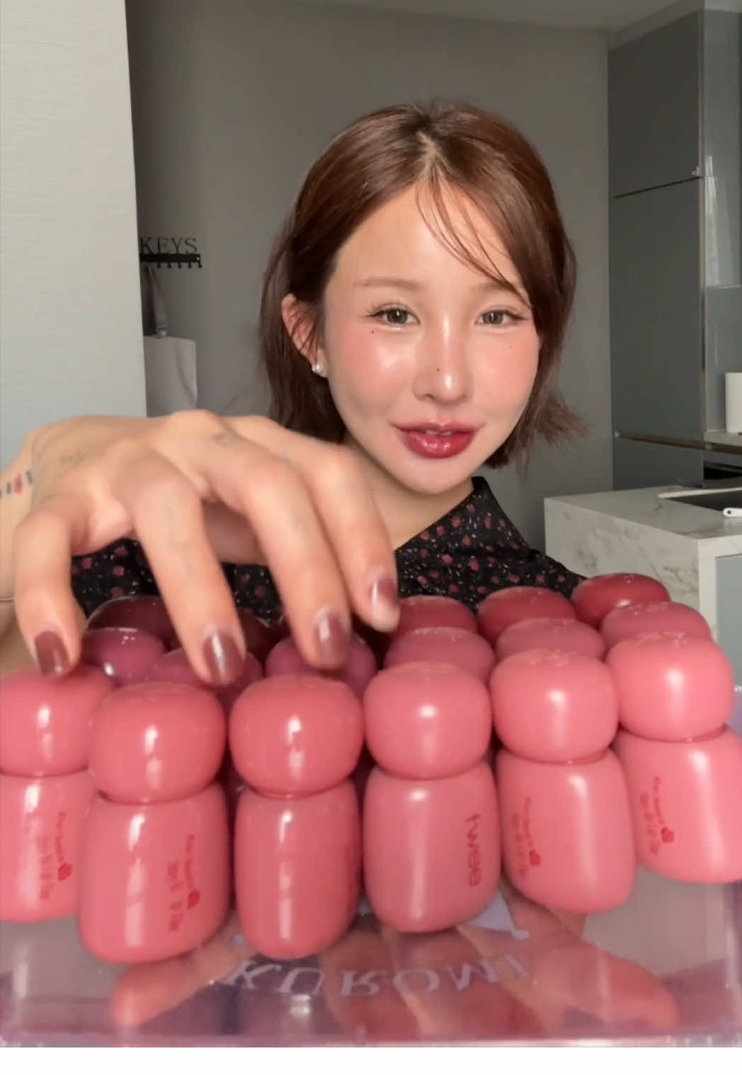 ทำไมคนเราต้องทำลิปให้คล้ายกัน 18 สีๆ มันต่างกันตรงไหน!!!!