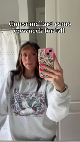 Obsessed with this crewneck for all the duck hunters!! #crewneck #camo #duckhunting #tiktokshopcreatorpicks #fallfashion 