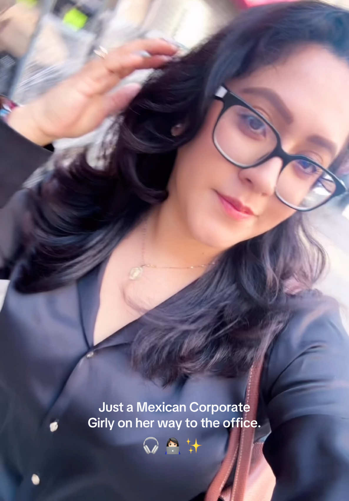 Happy Friday Besties! 🥰✨ #corporate #mexican #oficina #banda #latinacontentcreator 