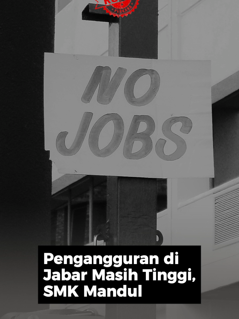 Pengangguran masih jadi masalah krusial di Jawa Barat. Meski TPT turun menjadi 6,74 persen pada Februari 2025, jumlah pengangguran naik menjadi 1,81 juta jiwa. Lulusan SMK masih mendominasi TPT dengan angka 12,42 persen. DPRD Jabar mendorong solusi nyata dari Gubernur untuk mengatasi masalah ini. - Pemprov Jabar menyiapkan platform digital ketenagakerjaan untuk menggantikan jobfair manual. Platform ini dirancang untuk mempermudah pencari kerja, perusahaan, dan lembaga pelatihan terhubung secara transparan dan efisien. - Baca selengkapnya di Koran Jabar Ekspres & Kupas Perkara di jabarekspres.com Senin 8 September 2025 . . Ilustrasi : Unsplash #jabarekspres #jabarekspresid #radarjabar #jabar #pengangguran #bps #tpt #smk #pendidikan #industri #lowongankerja #lokerjabar #kerja #infokerja #jabarupdate #beritajabar 