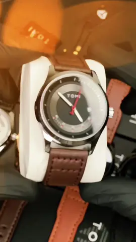 This premium strap watch blends comfort, class, fashion, confidence & attitude - a perfect everyday accessory that defnes your unique style. 